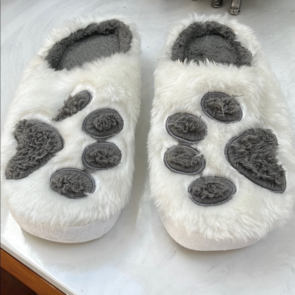 Fuzzy Paw Print Slippers
